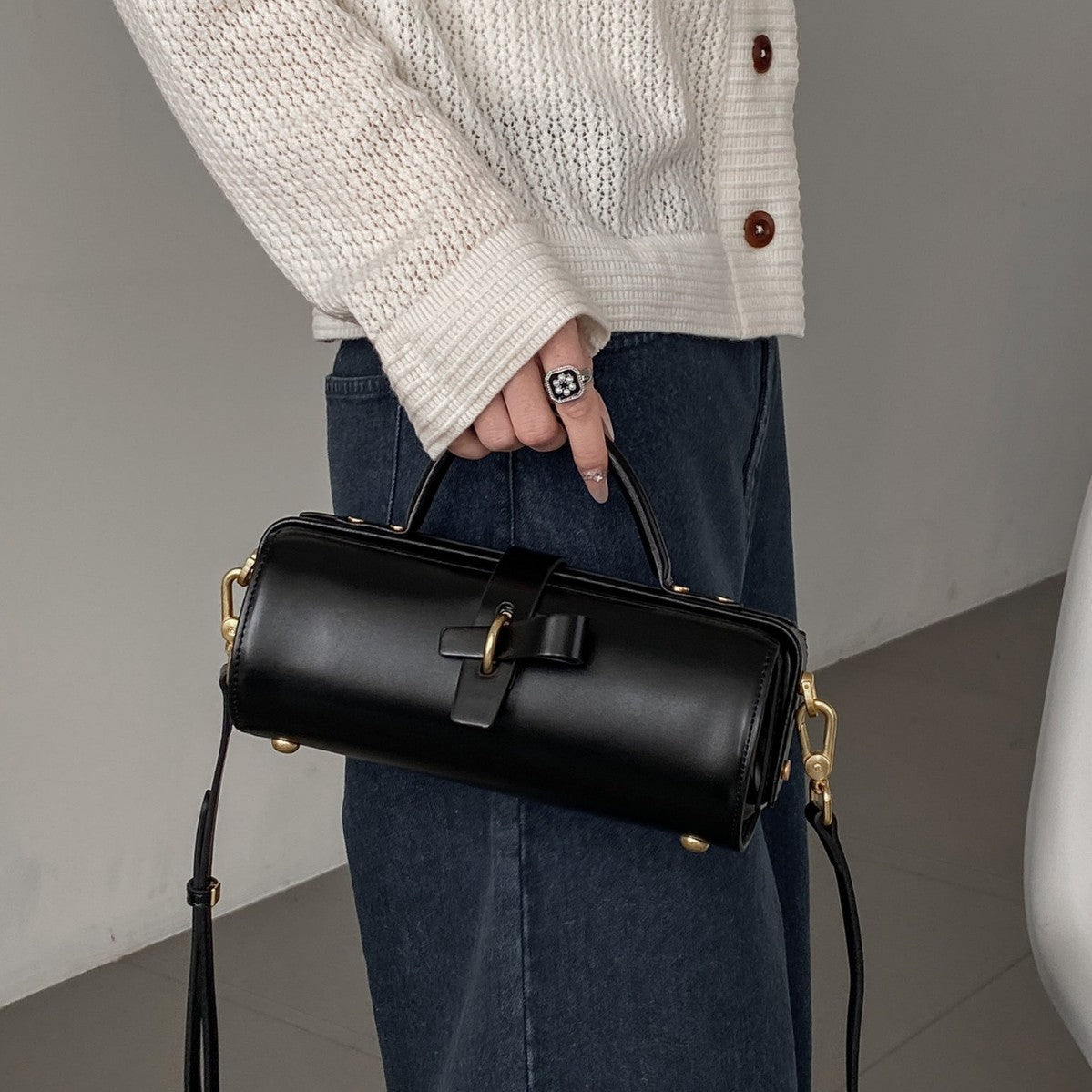 Nora - Cylinder Messenger Bag in Genuine Leather